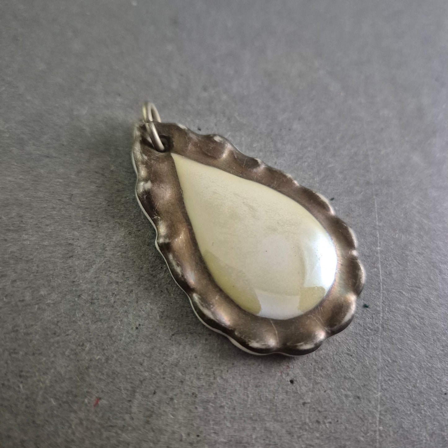 Vintage Porzellan-Anhänger von Johann Seltmann – Tropfenform im Antik-Stil