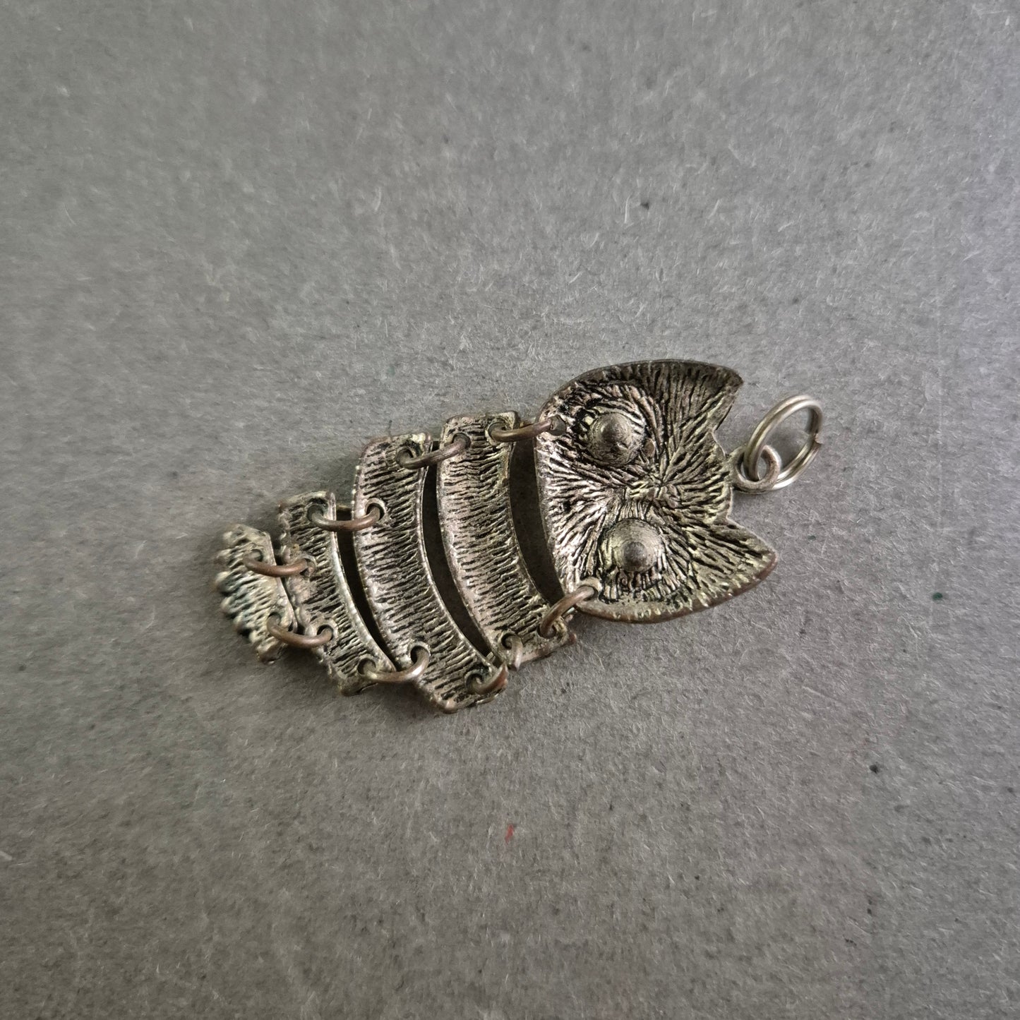 Vintage Eulen-Anhänger mit beweglichen Gliedern – Charme aus vergangener Zeit