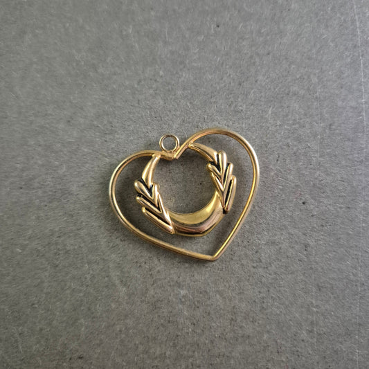 Vintage Herz-Anhänger mit Lorbeerkranz – Symbol für Liebe und Ehre