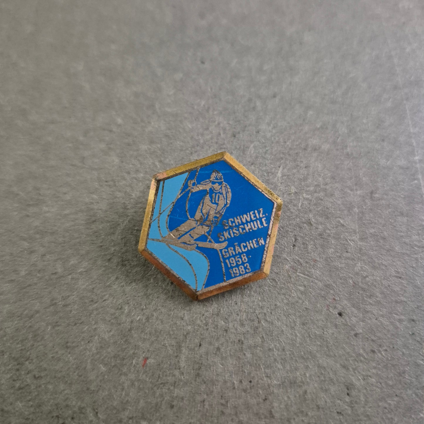 Vintage Anstecknadel – Schweiz. Skischule Grächen 1958–1983