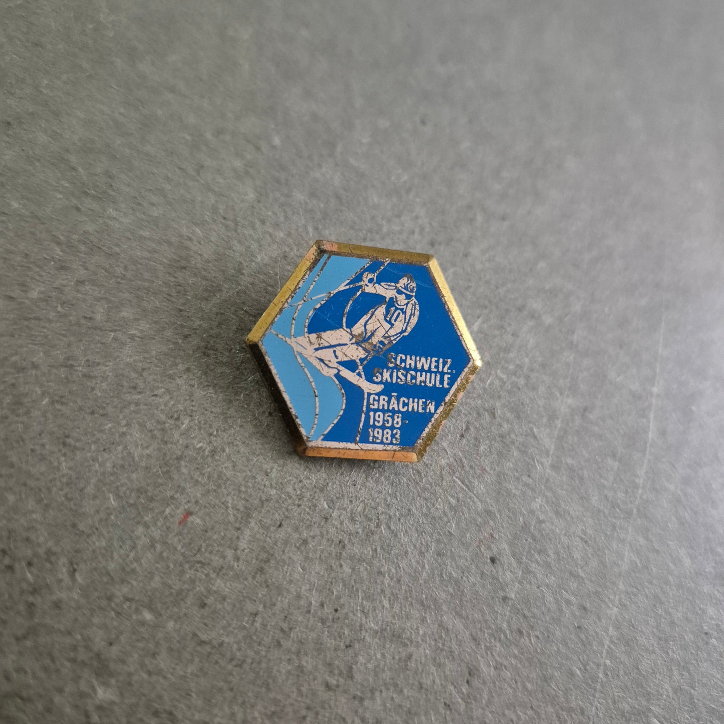 Vintage Anstecknadel – Schweiz. Skischule Grächen 1958–1983