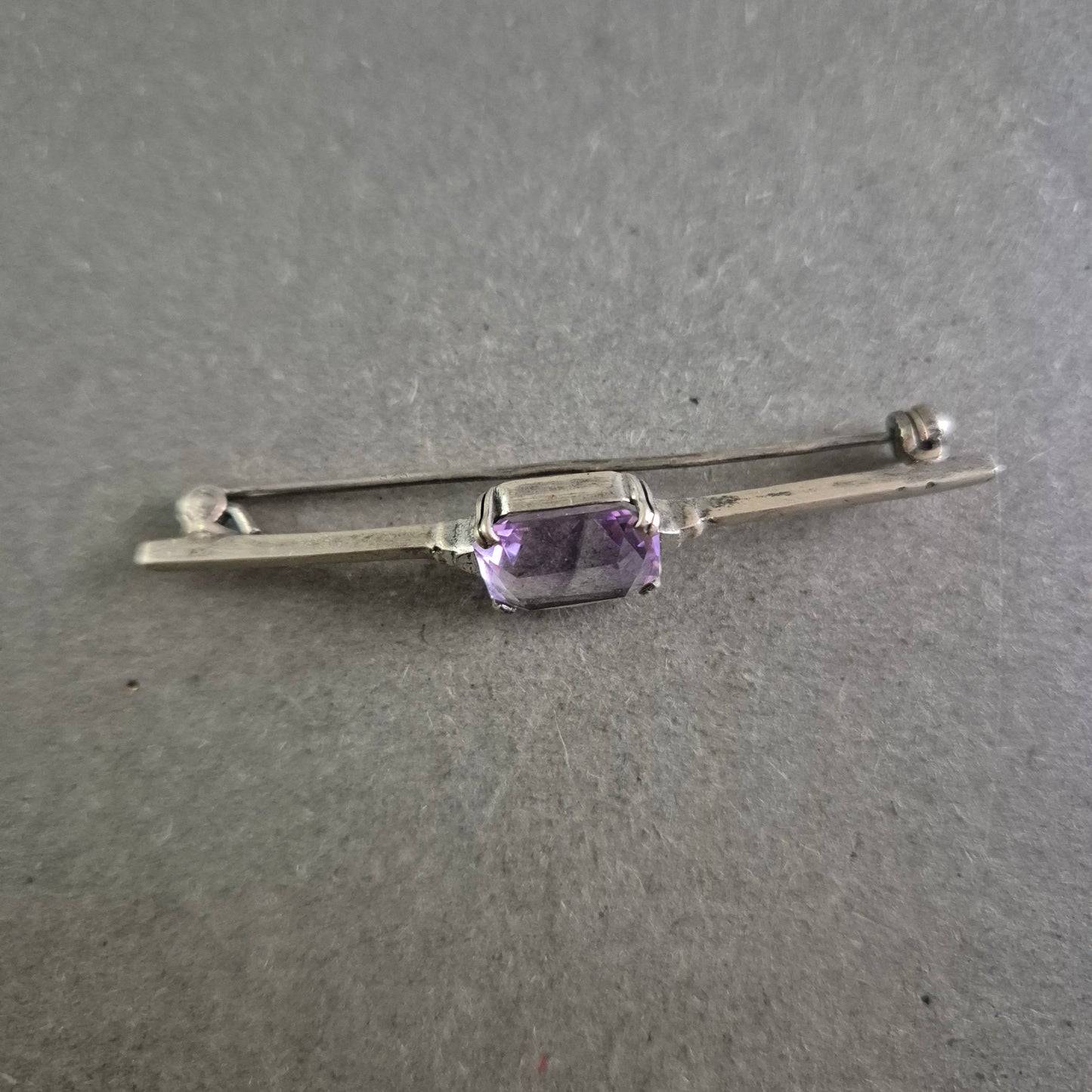 Elegante Vintage-Brosche mit Amethyst – Zeitloser Klassiker