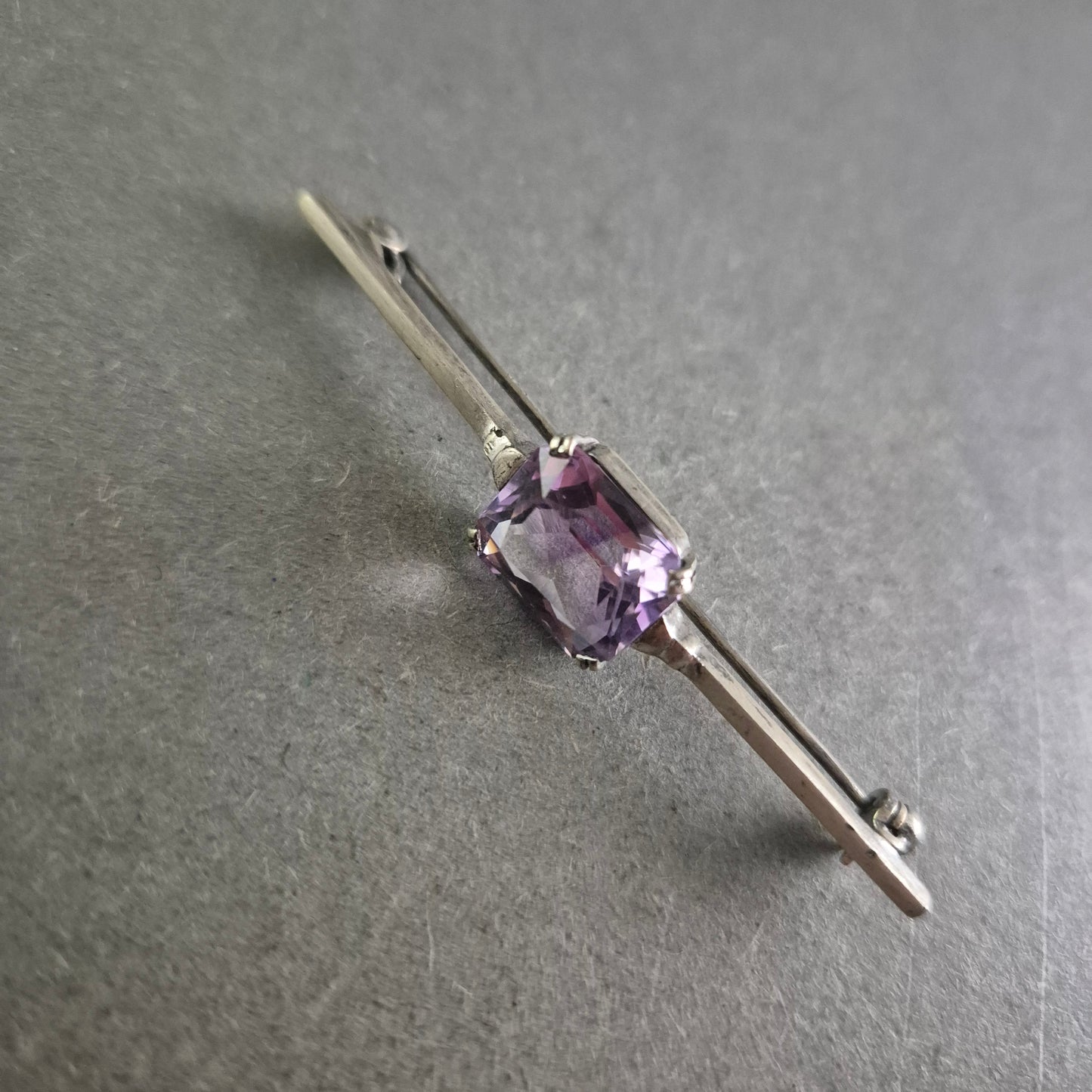 Elegante Vintage-Brosche mit Amethyst – Zeitloser Klassiker