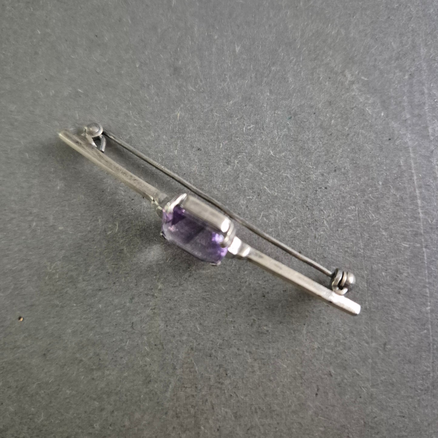 Elegante Vintage-Brosche mit Amethyst – Zeitloser Klassiker