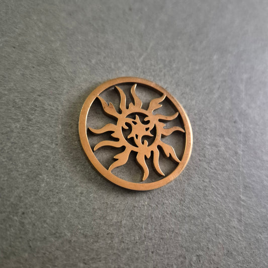 Runder Sonnen-Anhänger im Tribal-Stil – Ausdrucksstarkes Design