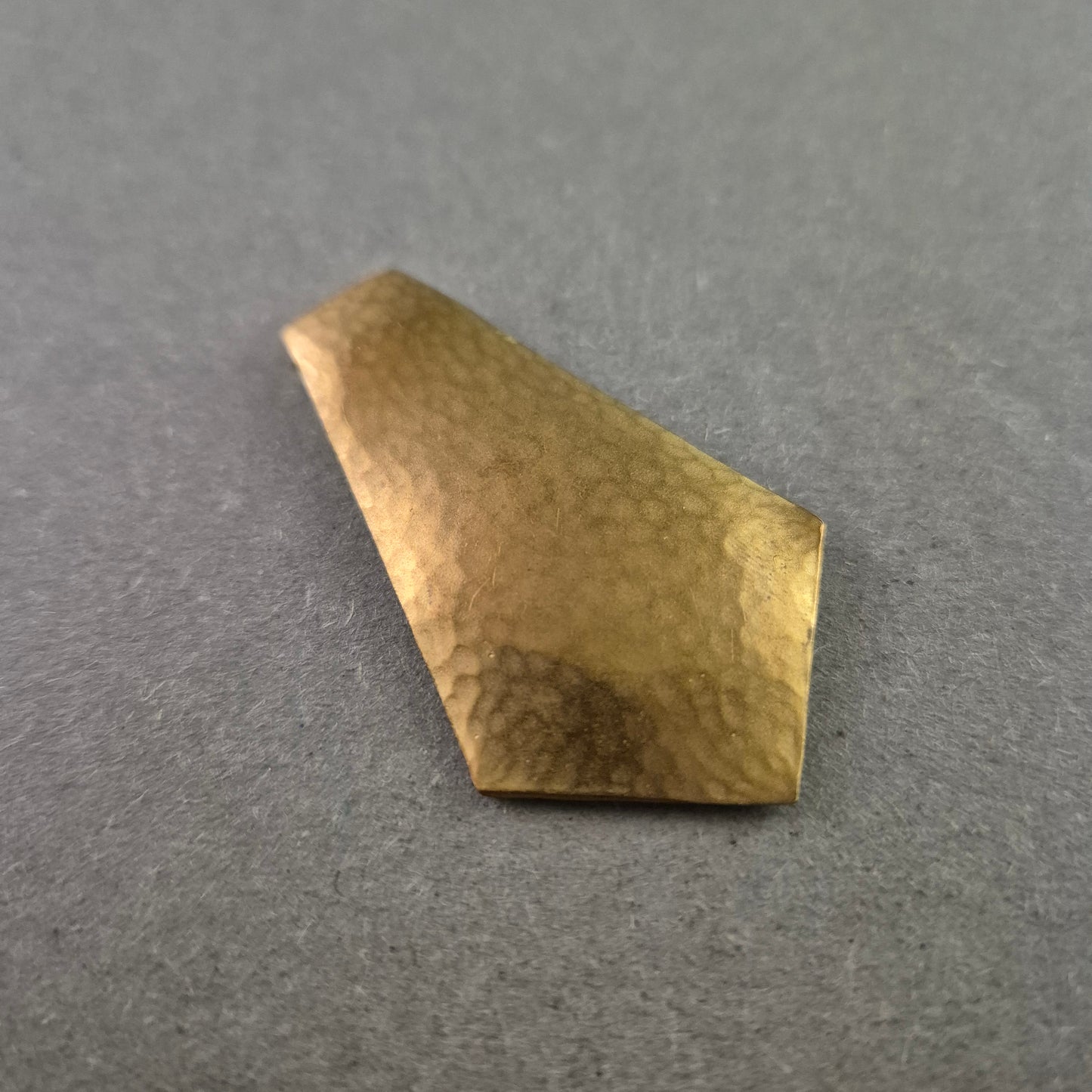 Vintage-Krawattenklammer in Messingoptik – Schlicht und maskulin