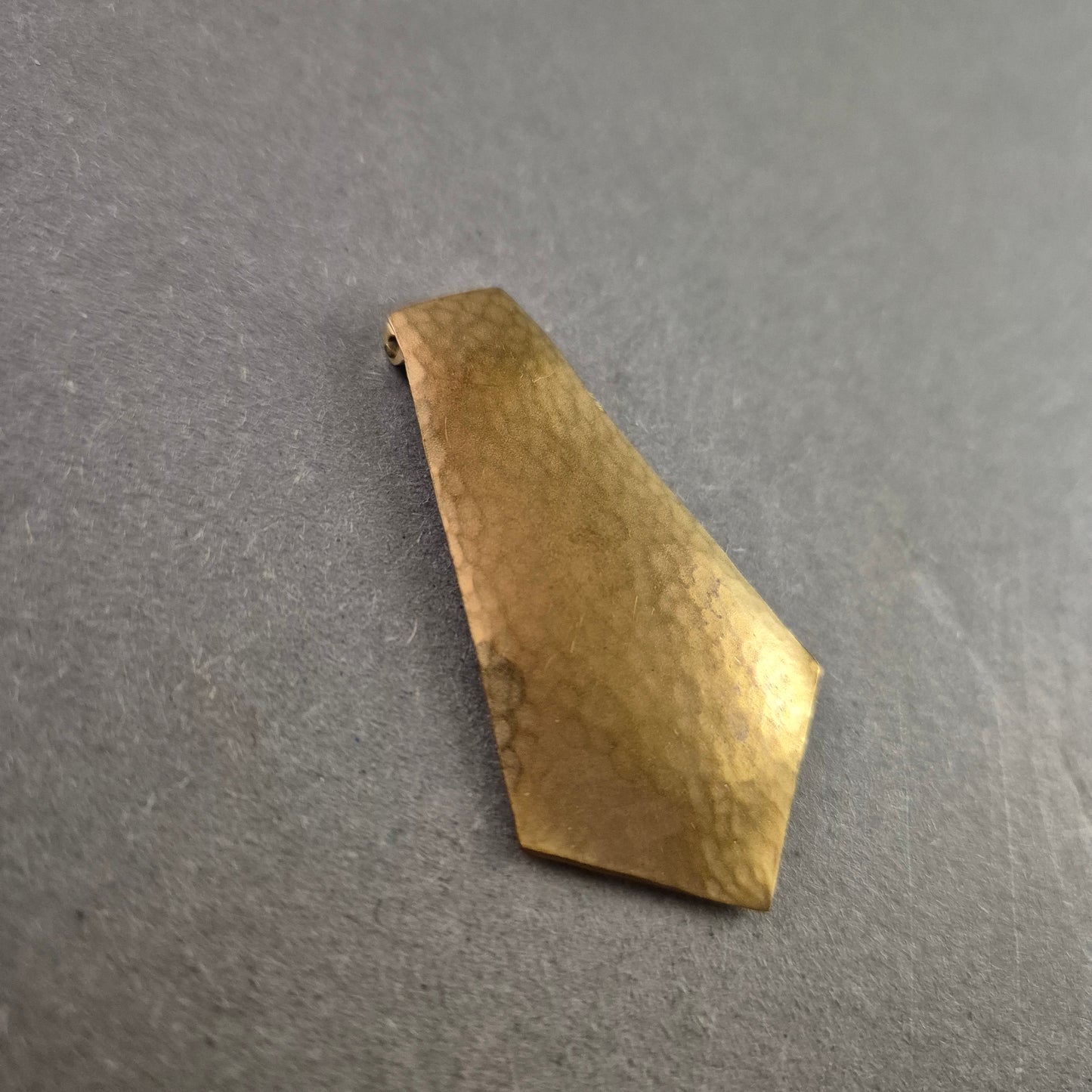 Vintage-Krawattenklammer in Messingoptik – Schlicht und maskulin