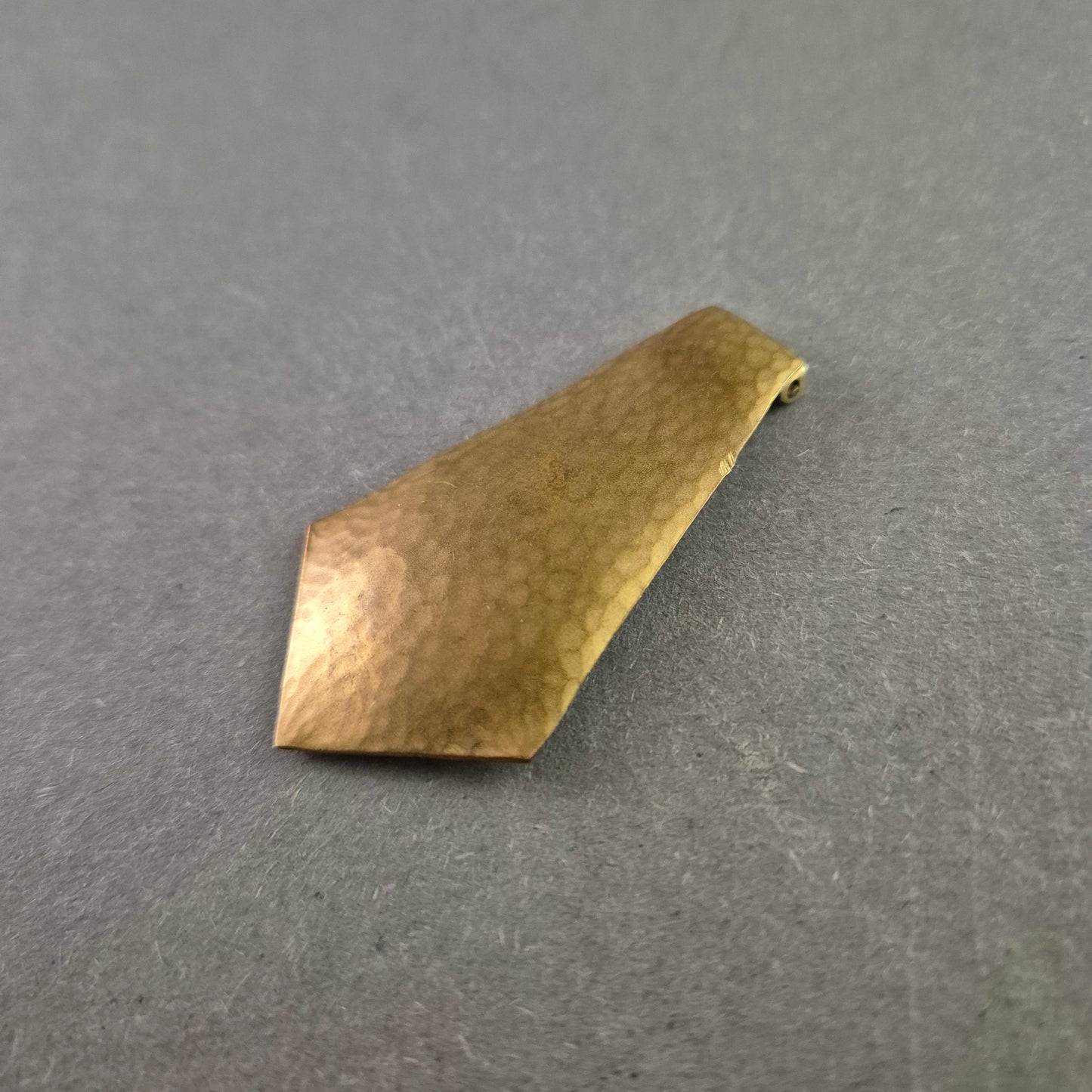 Vintage-Krawattenklammer in Messingoptik – Schlicht und maskulin