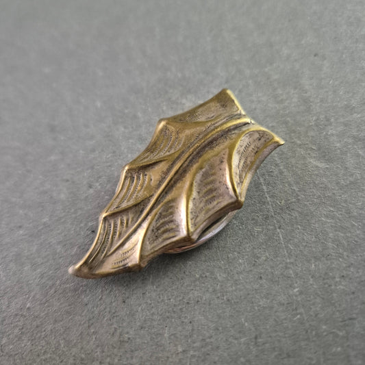 Antiker D.R.G.M. Taschenhalter – Blattförmiges Design in Messingoptik