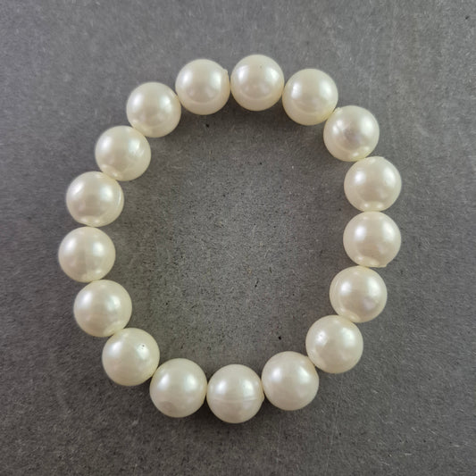 Klassisches Perlenarmband in Cremeweiß – Zeitlose Eleganz