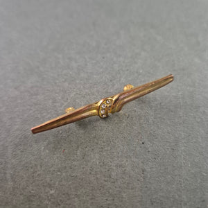 Schlichte Vintage-Brosche mit Strass – Goldfarbener Balkenstil