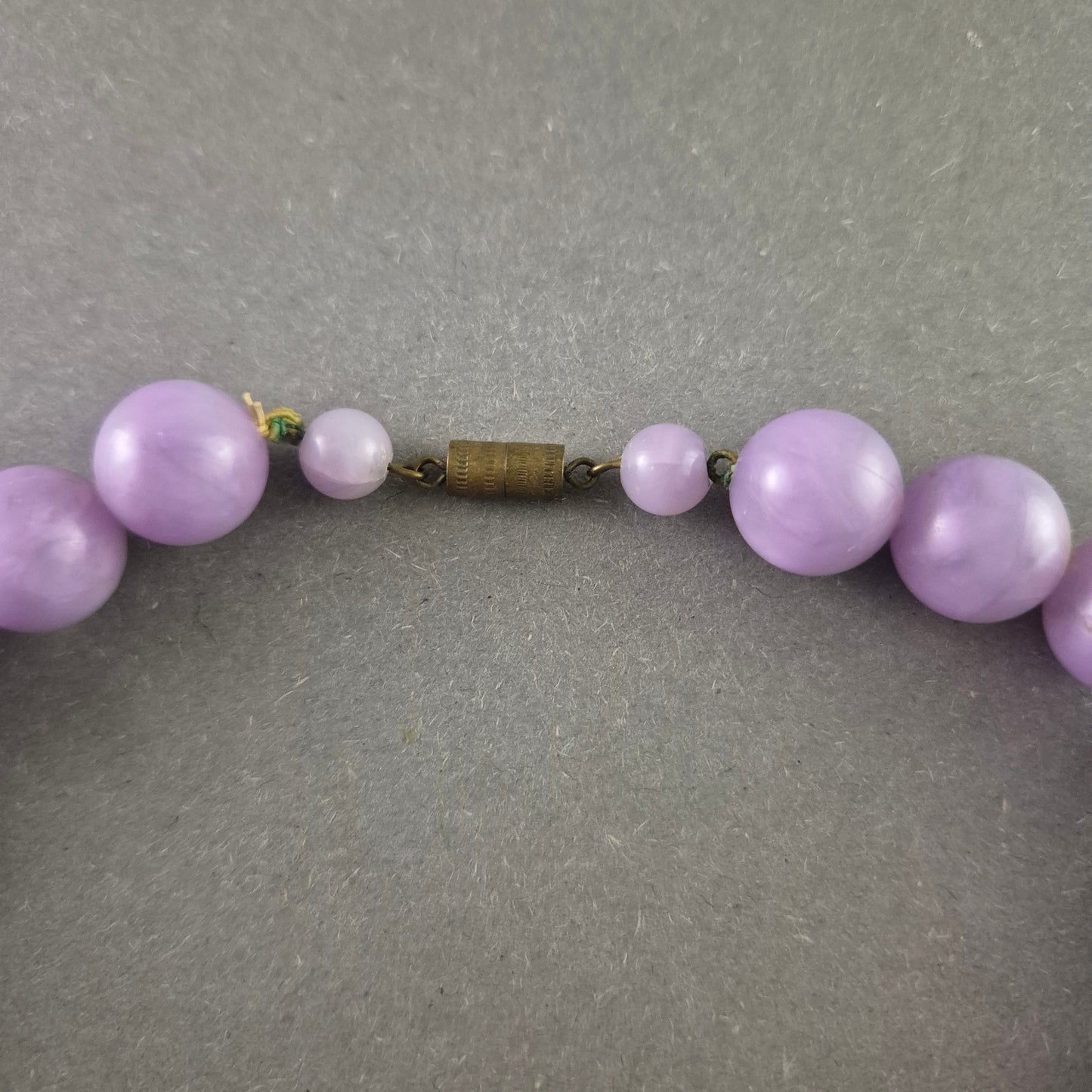 Vintage Perlenkette in zartem Flieder mit Schraubverschluss