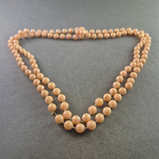 Beigefarbene Vintage-Perlenkette – Zweireihig und klassisch elegant