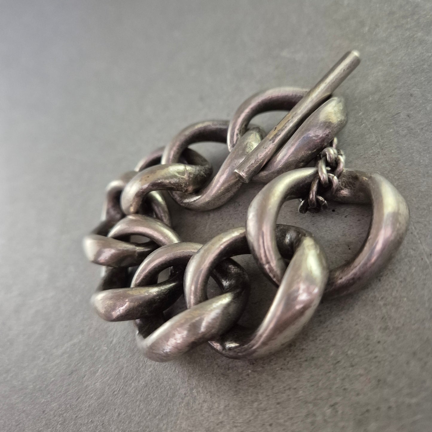 Chunky Armband aus Metall – Robustes Gliederdesign im Used-Look