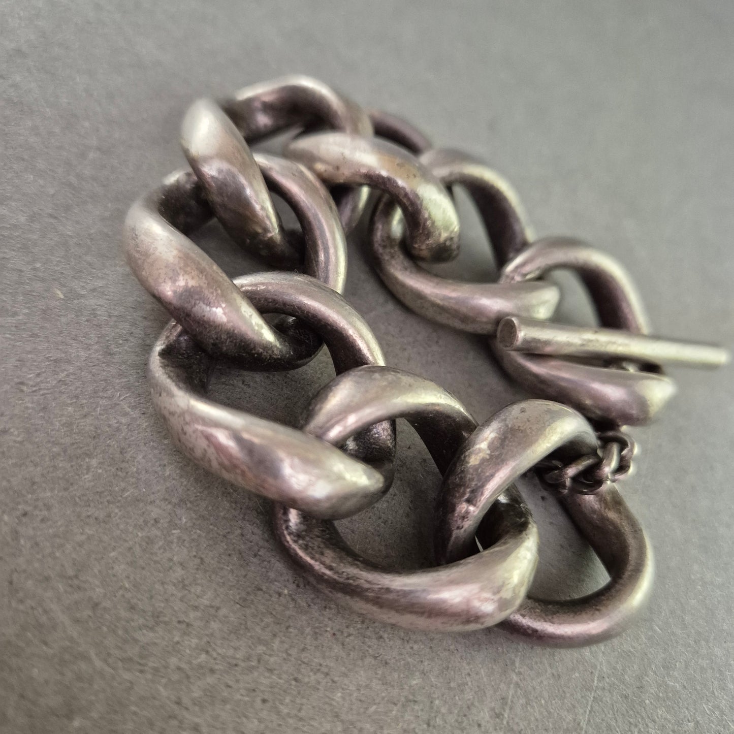 Chunky Armband aus Metall – Robustes Gliederdesign im Used-Look