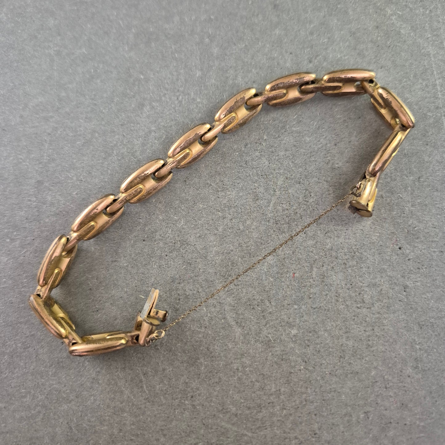 Vintage Gliederarmband mit roten Steinen – Schmuckstück mit Charakter
