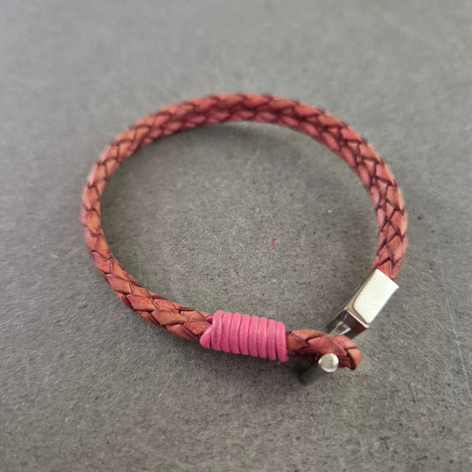 s.Oliver Armband in Flechtoptik – Lässiger Look in Rotbraun