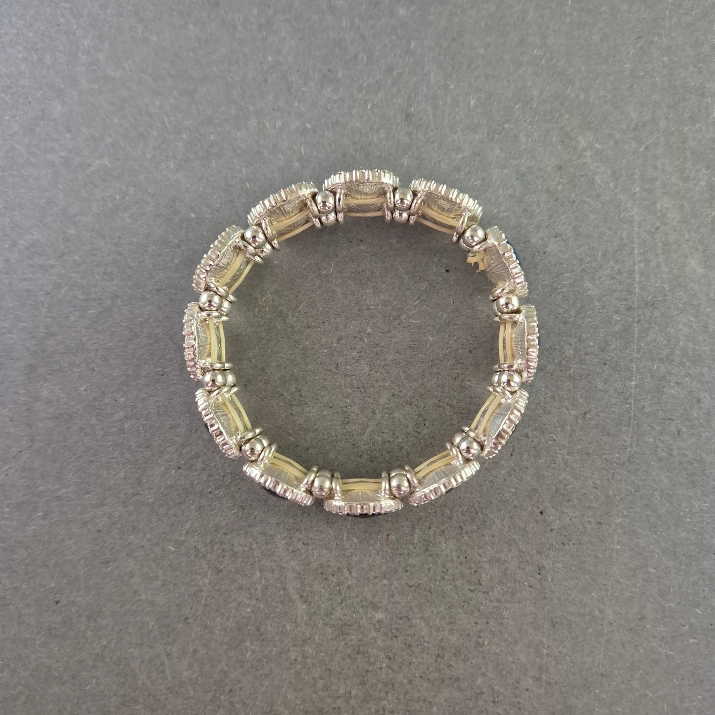 Elastisches Armband mit blauen Schmucksteinen – Glanzvoll & Elegant