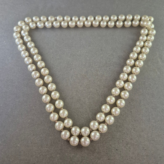 Zweireihige Perlenkette in Creme – Klassische Eleganz für jeden Anlass