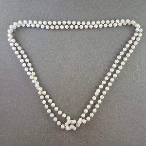 Zweireihige Kette mit weißen Perlen – Schlichte Vintage-Eleganz