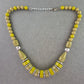 Retro-Kunststoffkette in Gelb und Beige – Statement im Vintage-Look