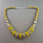 Retro-Kunststoffkette in Gelb und Beige – Statement im Vintage-Look