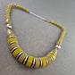 Retro-Kunststoffkette in Gelb und Beige – Statement im Vintage-Look