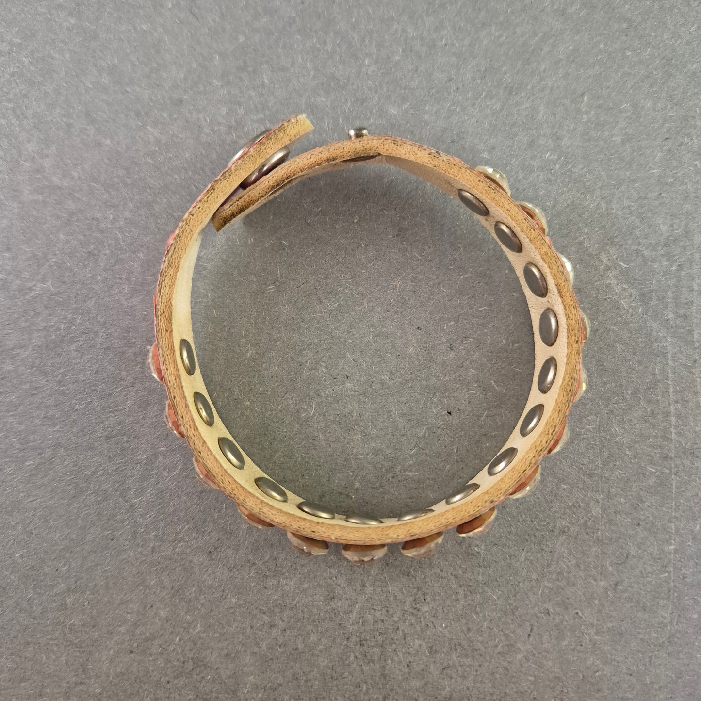 Rosa Kunstleder-Armband mit Strasssteinen – Glanzvoll & Verstellbar