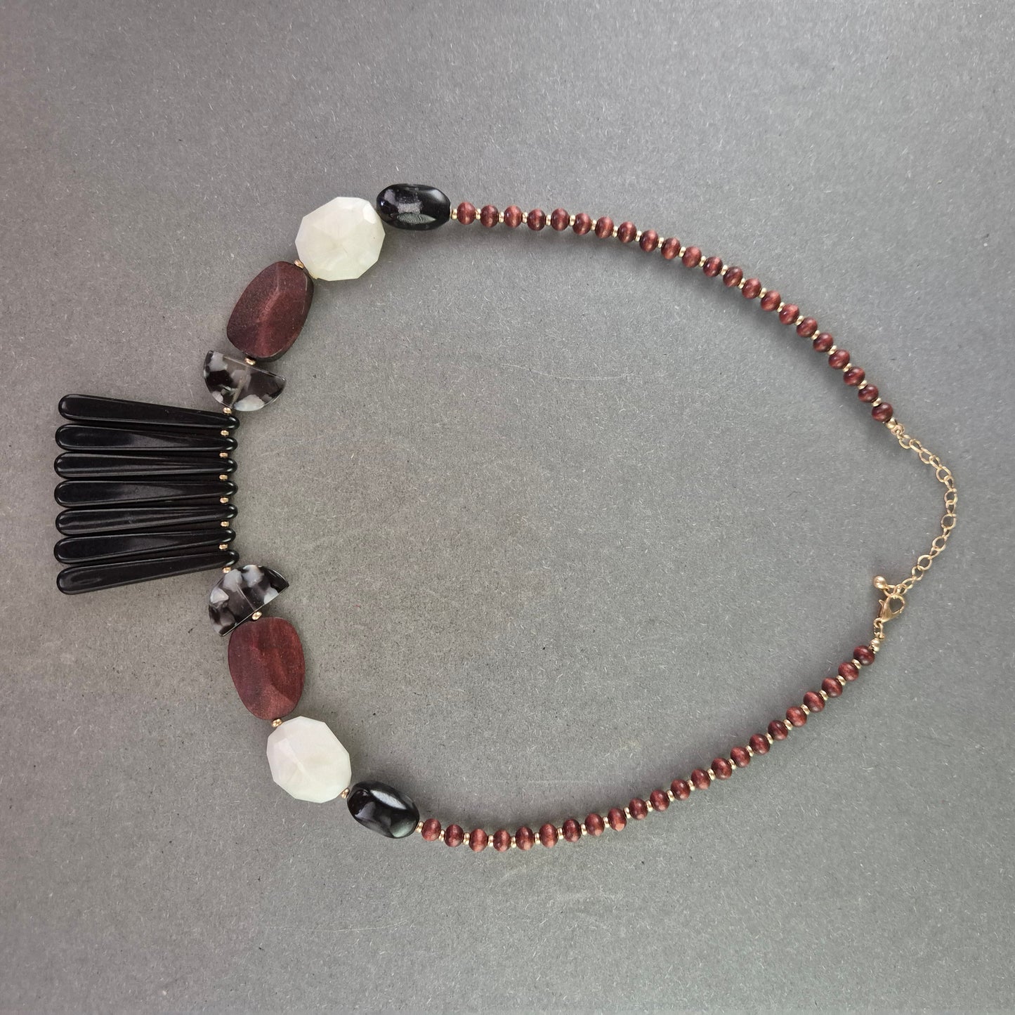 Statement-Halskette mit Holz-, Acryl- und Perlenelementen – Boho-Style