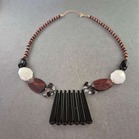 Statement-Halskette mit Holz-, Acryl- und Perlenelementen – Boho-Style