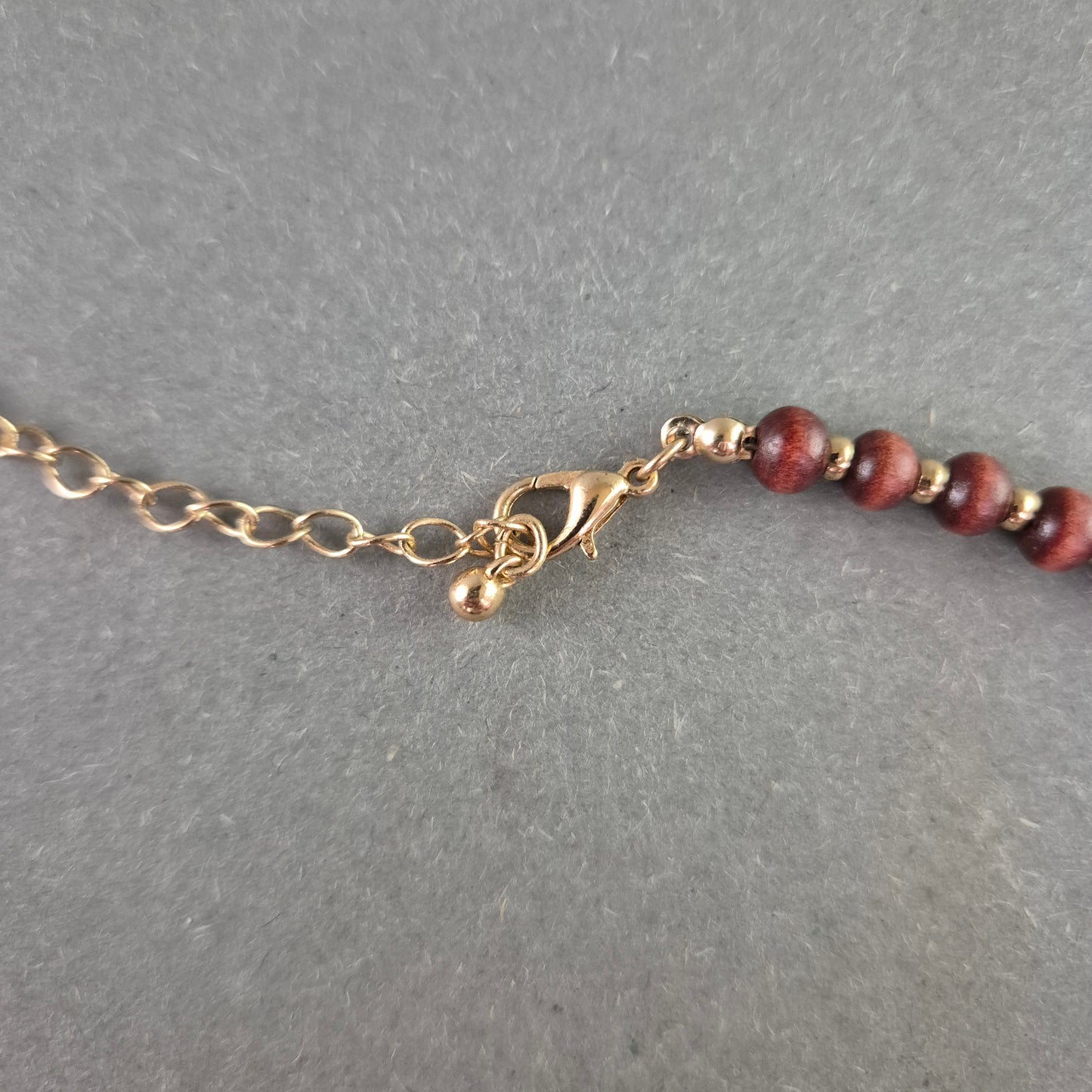 Statement-Halskette mit Holz-, Acryl- und Perlenelementen – Boho-Style