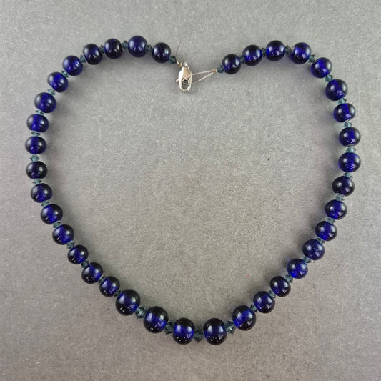 Kobaltblaue Glasperlenkette – Schimmernder Vintage-Charme