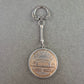 Schlüsselanhänger mit asiatischer Münzprägung im Retro-Stil