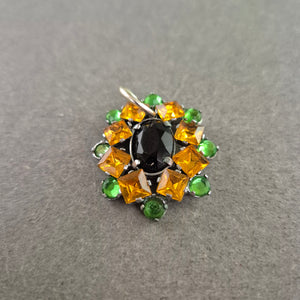 Bunter Vintage-Anhänger mit schwarzem Stein und Zierkristallen