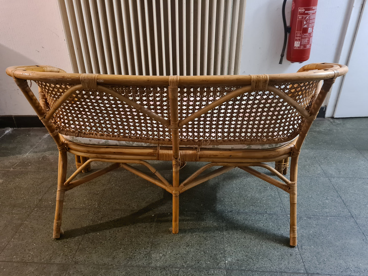 Mid-Century Vintage Sitzgruppe aus Rattan Bank 2 Sessel Tisch
