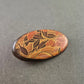 Ovalbrosche im Retro-Look mit floraler Musterung in Braun-Orange