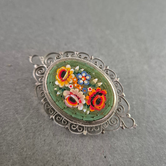 Florale Mikromosaik-Brosche – Filigranes Vintage-Design aus Italien