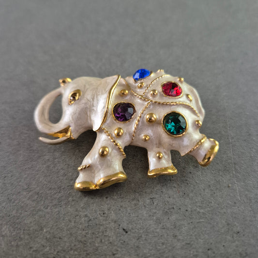 Verspielte Elefanten-Brosche mit bunten Schmucksteinen – Exotischer Hingucker