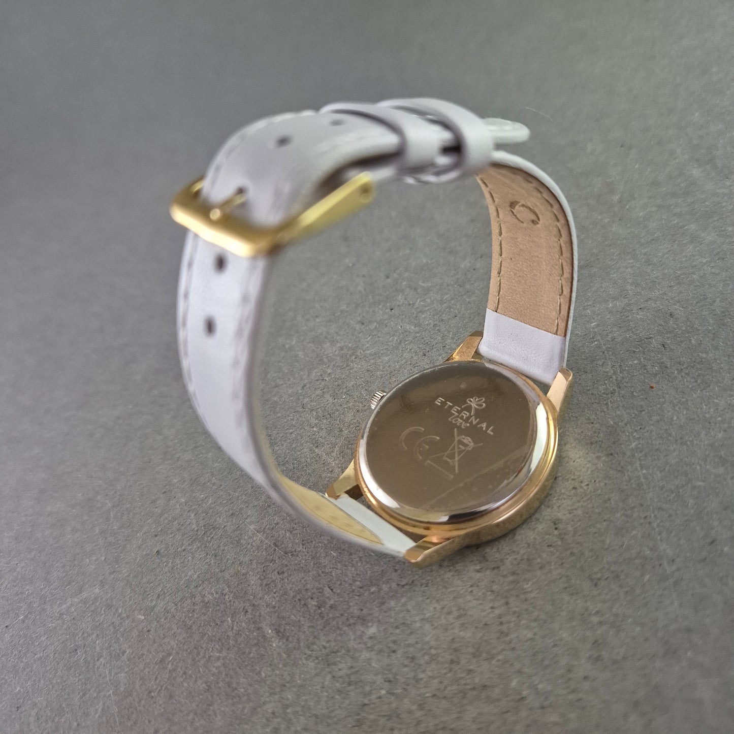 Eternal Love Damenarmbanduhr – Feminines Design mit floralem Muster