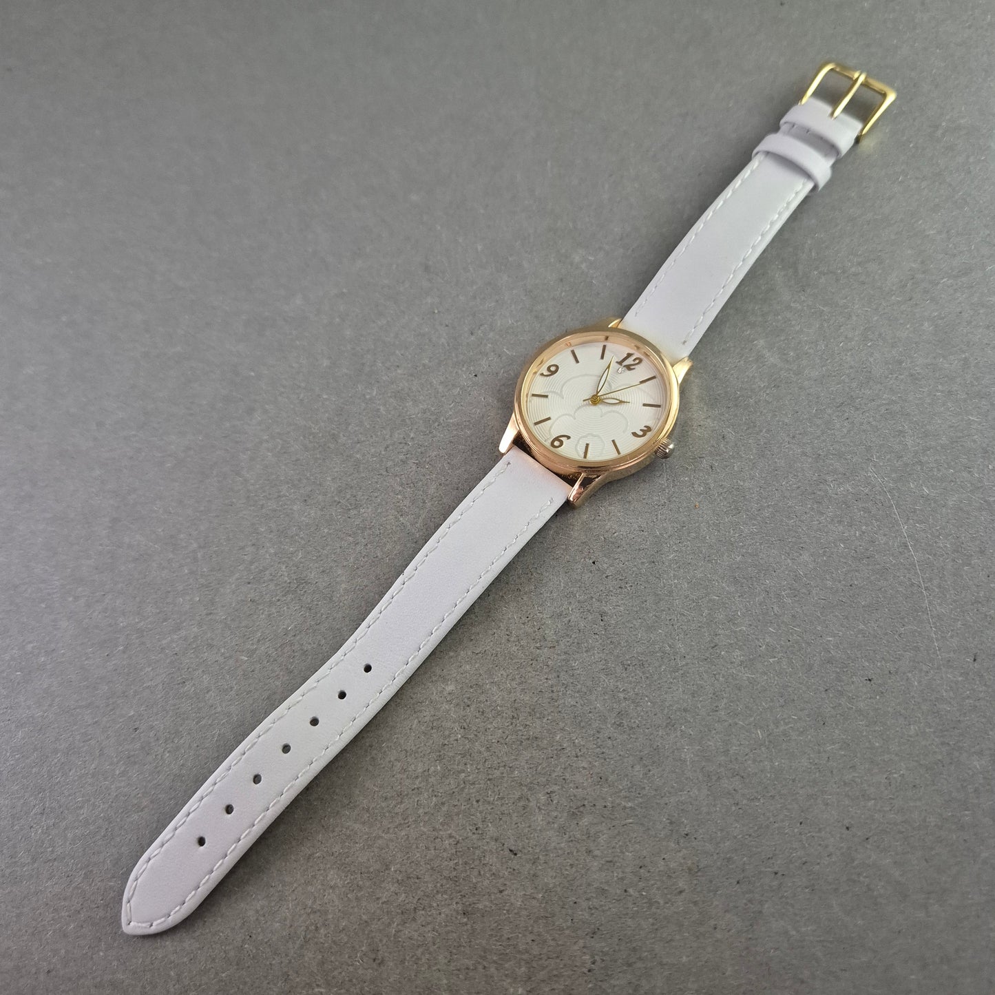 Eternal Love Damenarmbanduhr – Feminines Design mit floralem Muster