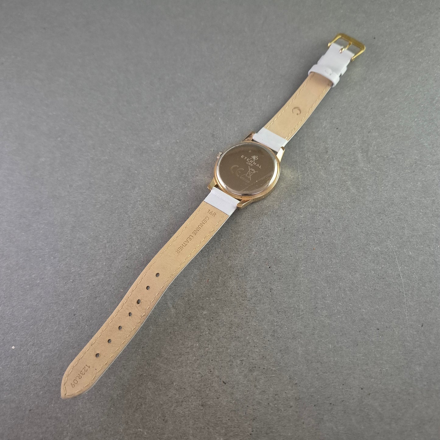 Eternal Love Damenarmbanduhr – Feminines Design mit floralem Muster