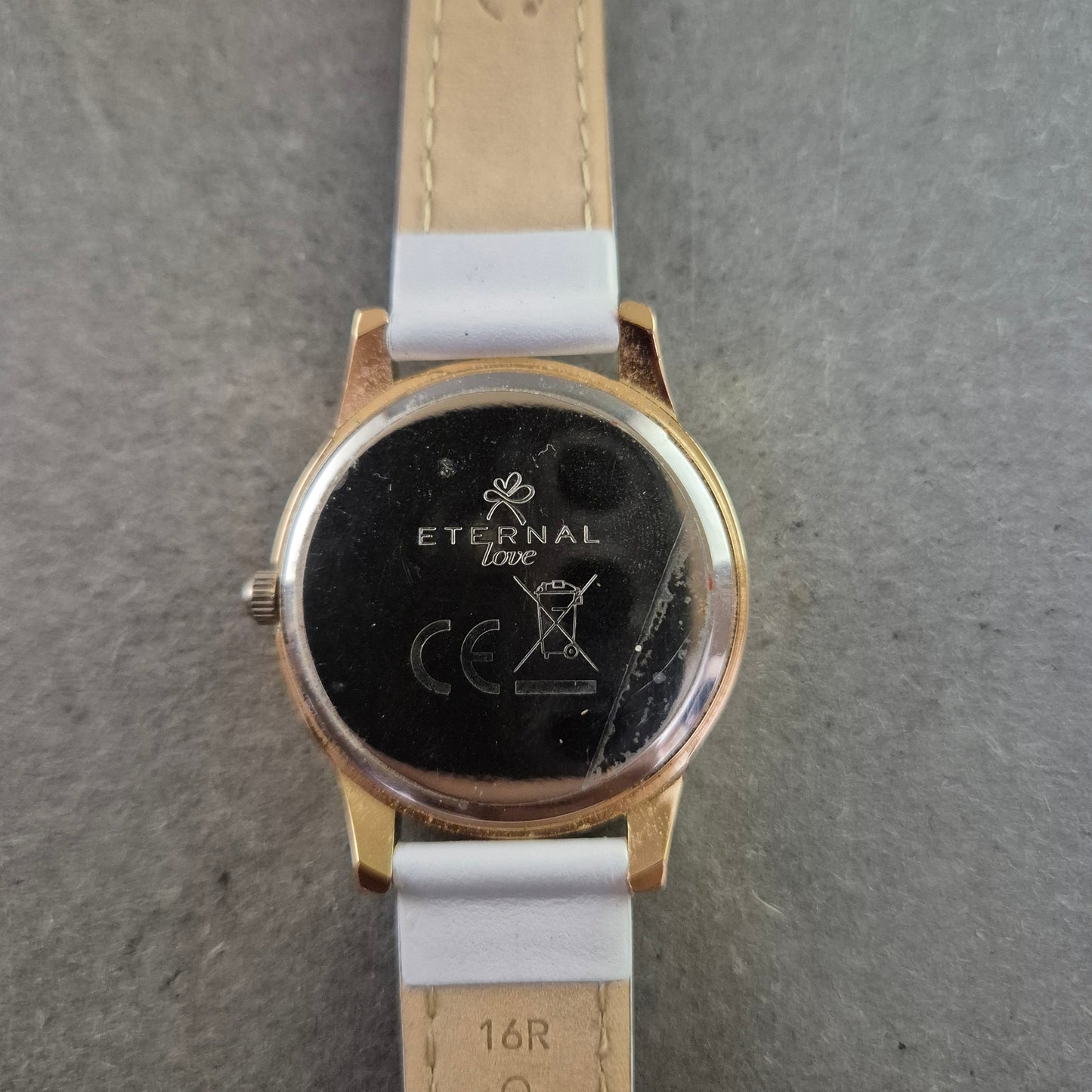 Eternal Love Damenarmbanduhr – Feminines Design mit floralem Muster