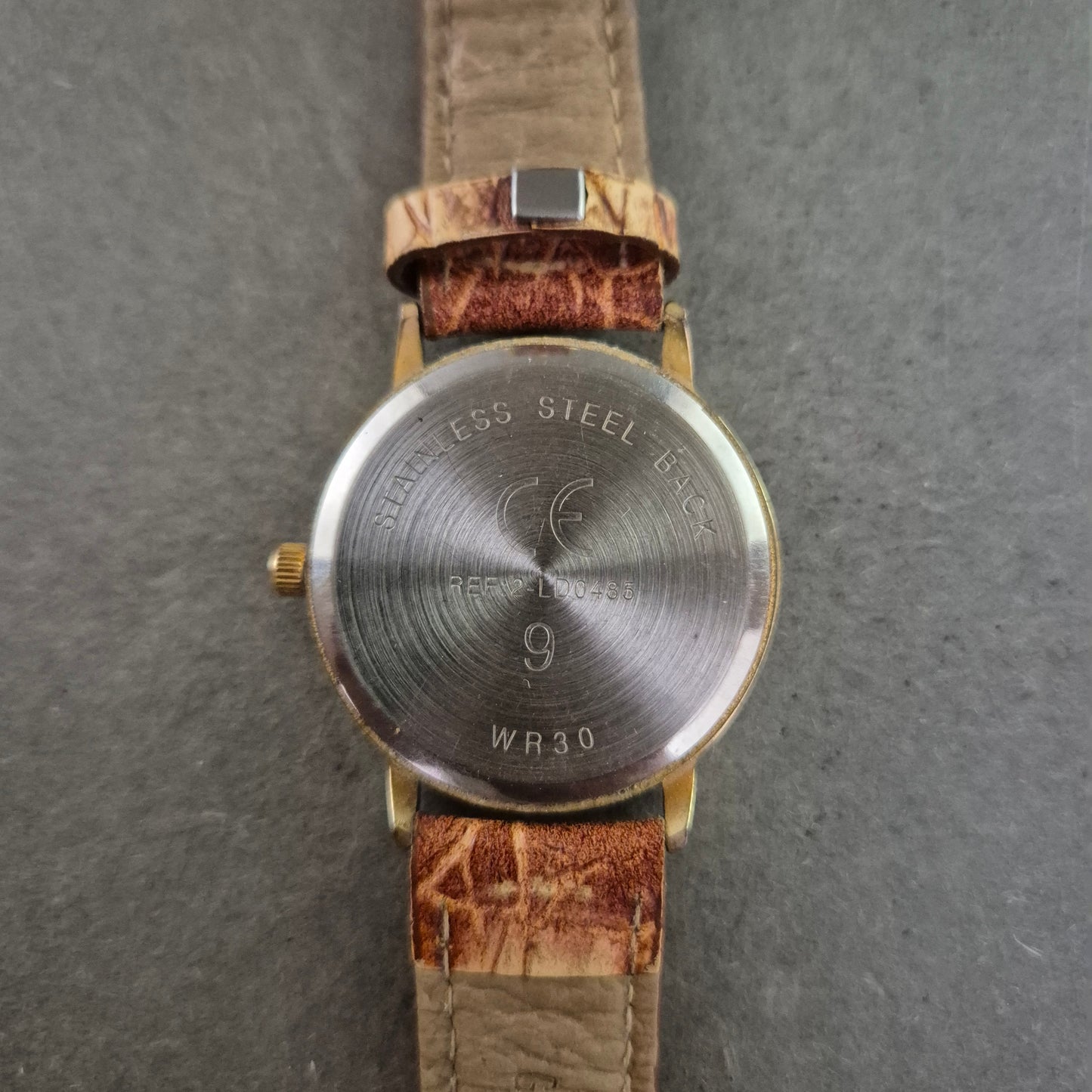 Yin-Yang Armbanduhr im Holz-Look – Spirituelles Design mit Naturband