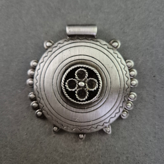 Orientalisch inspirierter Anhänger im Ethnostil – Handgefertigter Look