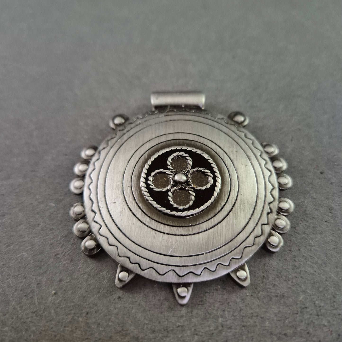 Orientalisch inspirierter Anhänger im Ethnostil – Handgefertigter Look