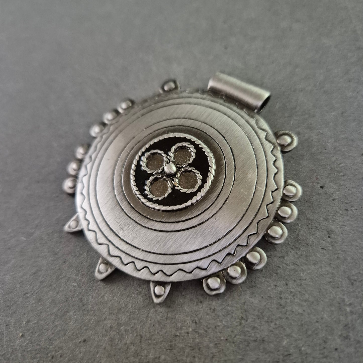 Orientalisch inspirierter Anhänger im Ethnostil – Handgefertigter Look