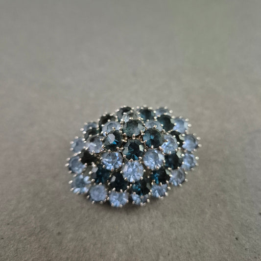 Vintage Strassbrosche mit blauen Steinen – Eleganz im Retro-Look