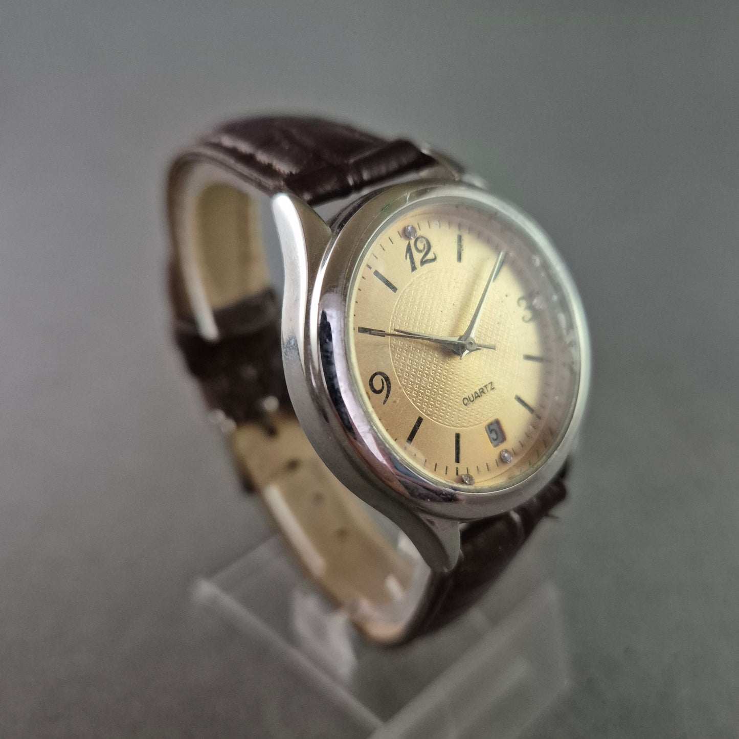 Klassische Herren-Quarzuhr mit Lederoptik-Armband und Datumsanzeige