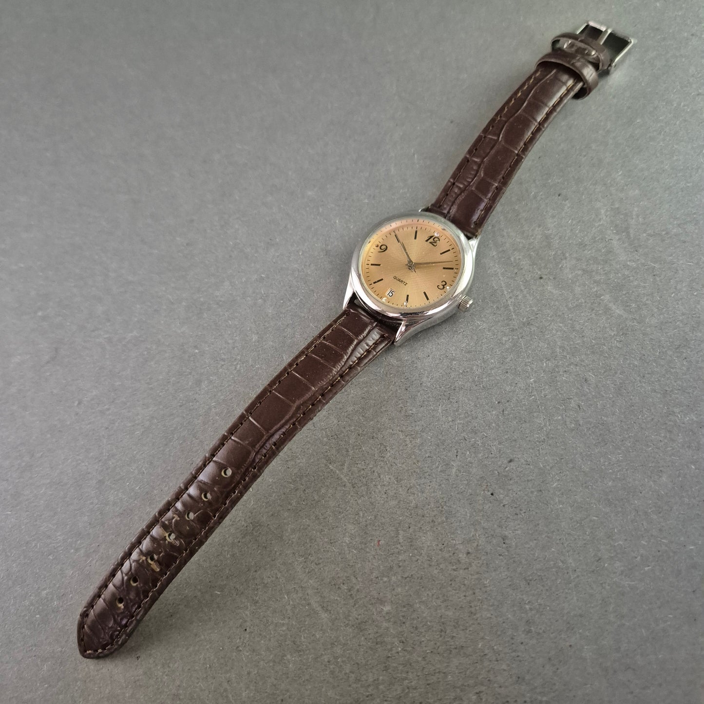 Klassische Herren-Quarzuhr mit Lederoptik-Armband und Datumsanzeige