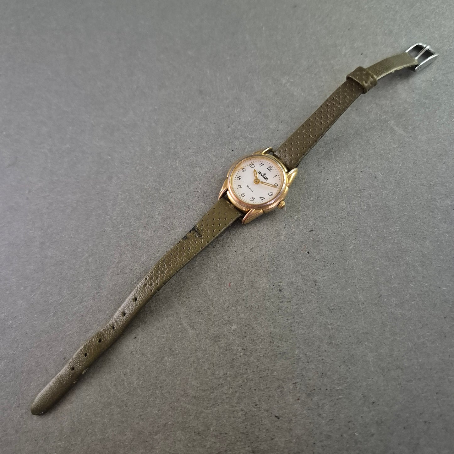 Klassische Damenarmbanduhr von Rivage – Eleganz in Goldoptik